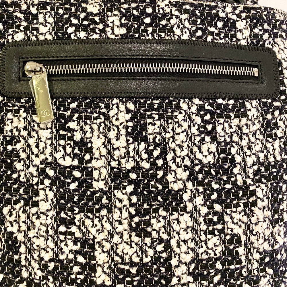 Chanel Tweed Camellia Messenger Flap Bag - Picture 9 of 16